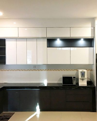 Frameless door