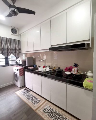 Frameless door